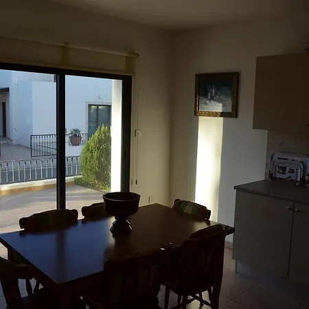 Дом отдыха Holiday Kennedy Ave 200/15 Паралимни