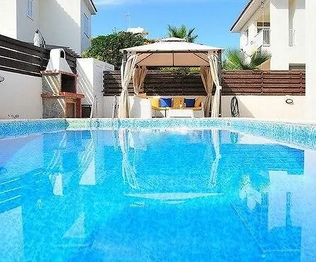 Holiday Kennedy Ave 200/15 * Paralimni