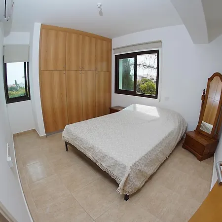 Holiday Kennedy Ave 200/15 * Paralimni